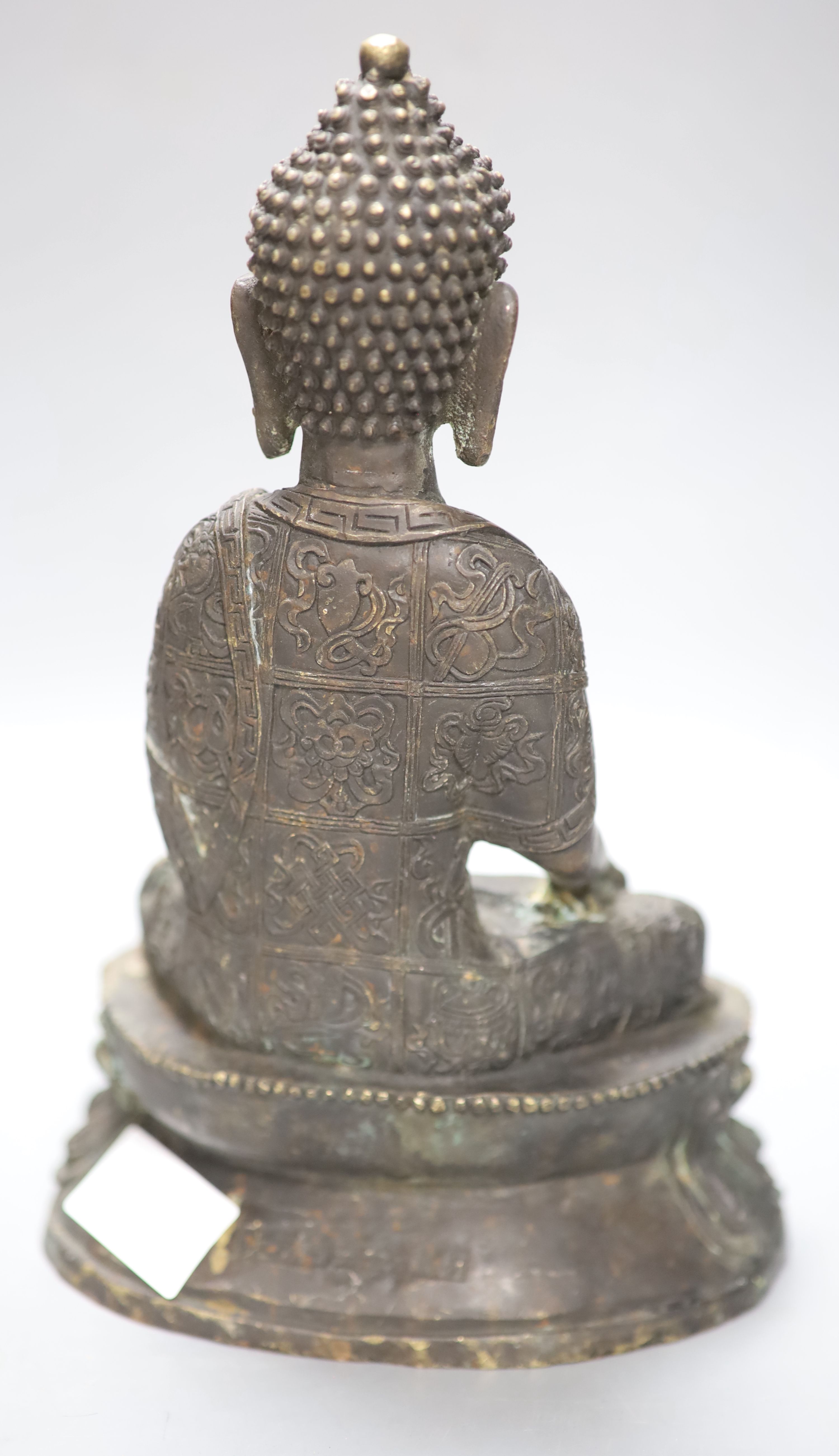 A seated bronze Buddha, height 28cm